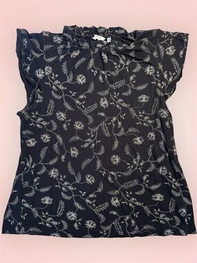 Reitmans Black Floral Ruffled Neck Cap-Sleeve Blouse sz M